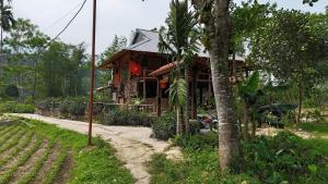 Tay Na Bon Homestay & Travel