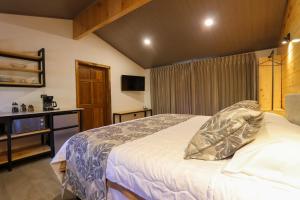 Los Pinos Cabins & Reserve