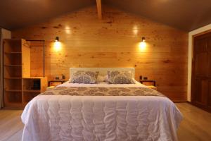 Los Pinos Cabins & Reserve
