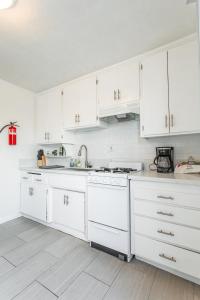 2bd Suite Steps To Beach! - Private Patio & Grill!