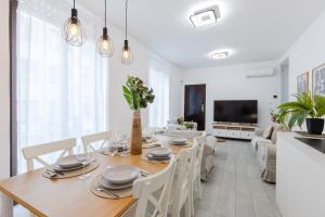 Elegance CityScape by Fidalsa