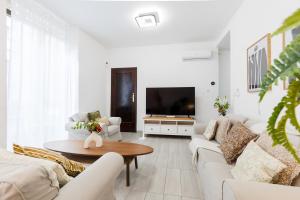 Elegance CityScape by Fidalsa