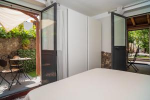 A Ugghia- Dependance