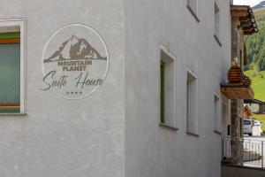 Snow Mountain Planet Suite House