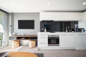 Water View Coastal Loft in Manly Pool Access