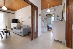 Giorgos house First Floor