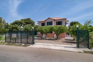 Giorgos house First Floor