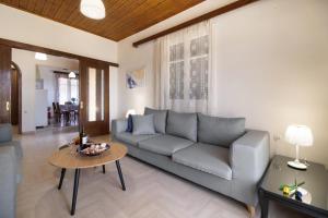 Giorgos house First Floor