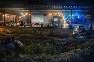 Giggling Goons Cabins & Kitchen