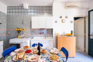 Blue House in Villa Con Piscina