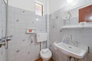 Alexandra Studio 12