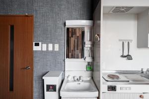 Silk Court 402