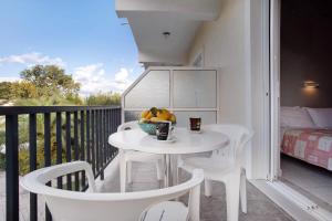 Dolphin Studio Sea View 11