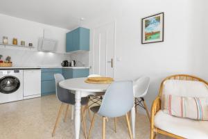 Rez de villa avec jardin vue mer