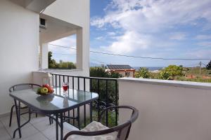 Yiannis Studio 4