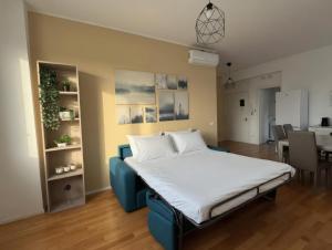 Modern Apartment near Tiburtina Station by RHR