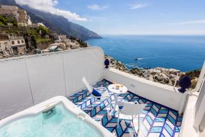 Aurora Luxury Suites Seaview