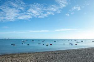 Maison Chevoir pieds dans leau