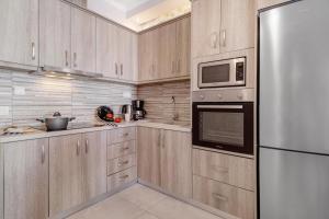 Goudis Suite Irida