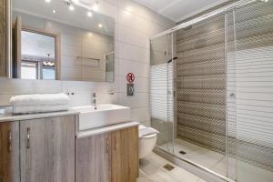 Goudis Suite Irida