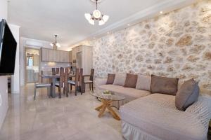 Goudis Suite Irida