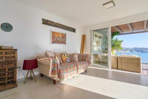 Beautiful House With Splendid Sea