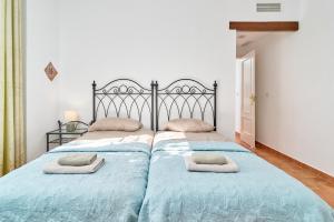 Beautiful House With Splendid Sea