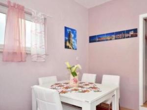 Apartment Charmante Wohnung La-Le by Interhome