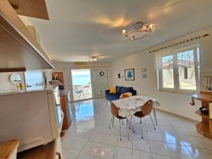 Apartment Apartment direkt am Meer für 2-3 Personen by Interhome