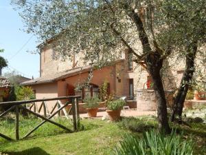 Apartment Wohnung auf dem Lande- 3 km vom Zentrum von Siena entfernt by Interhome