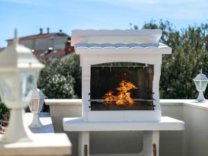 Apartment Apartments Donatella -Apt 2- mit Meerblick by Interhome