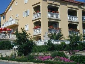 Apartment Gemütliches Erdgeschossstudio by Interhome