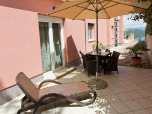 Apartment Modernes Apartment mit großer Terrasse und Grillmöglichkeit by Interhome