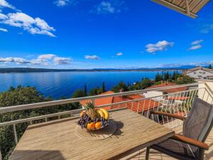 Apartment Wohnung mit Panoramablick aufs Meer by Interhome