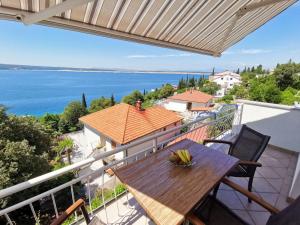 Apartment Wohnung mit Panoramablick aufs Meer by Interhome