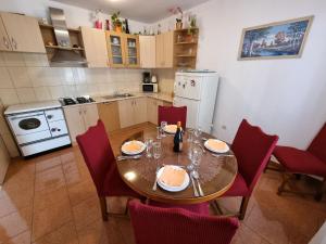 Apartment Wohnung in Crikvenica mit Terrasse- AC- Parkplatz by Interhome