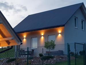 Holiday Home Modernes Ferienhaus in Kiczora mit Großem Garten by Interhome