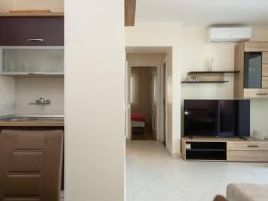 Apartment Apartments Donatella -Apt 1- 10m vom Strand entfernt by Interhome