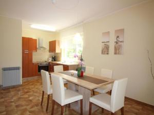 Apartment Tino mit Garten in Strandnähe by Interhome