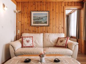 Apartment Hohturnen 2-5-Zimmer Wohnung by Interhome