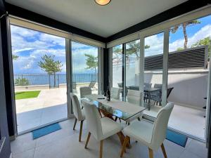 Apartment Apartment SeaLuxe mit Whirlpool by Interhome