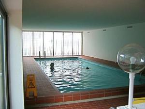 Apartment Freie Sicht auf See und Berge by Interhome