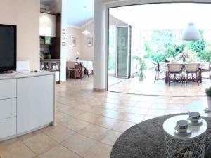 Holiday Home Villa mit Jacuzzi in Jadranovo by Interhome