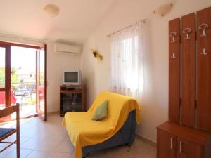 Apartment für 2 Personen in Strandnähe by Interhome