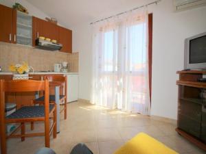 Apartment für 2 Personen in Strandnähe by Interhome