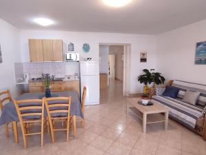 Apartment in Crikvenica mit Schöner Terrasse by Interhome