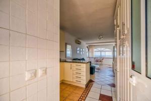 The lighthouse horizon