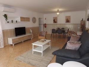 Sunny poolview Apartment