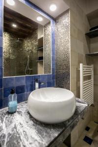 Plaza San Antonio, Casa Bugambilla