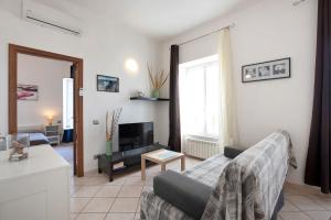 Trilocale in villa vista mare Apt 2